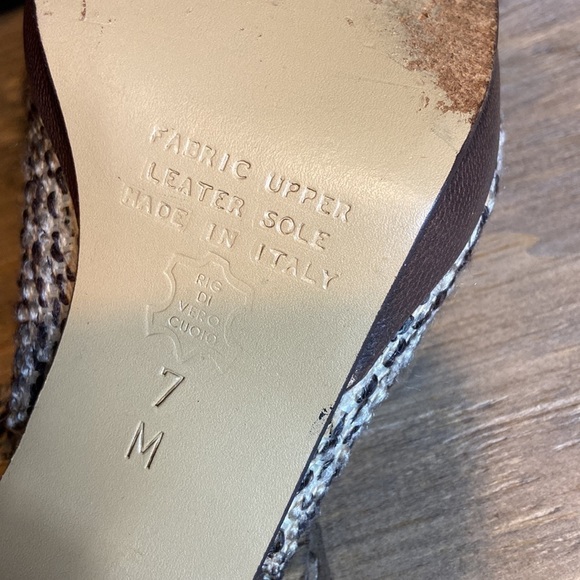 Via Condotti Italian Made Peep Toe Heels with brown fur accent - Picture 8 of 11